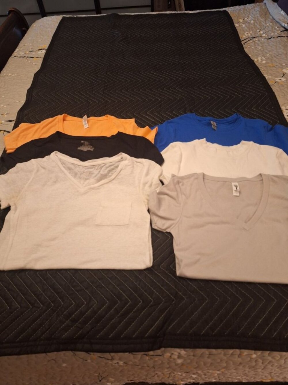 Women’s T-Shirts Lot of 6 Assorted Brands Colors Sizes Casual Short Sleeve Tops